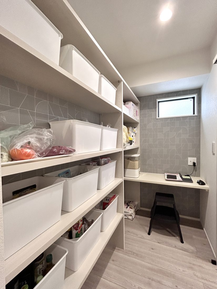 キッチン直結でパントリーとしてお使いいただいているユーティリティスペース「チョイスペ」